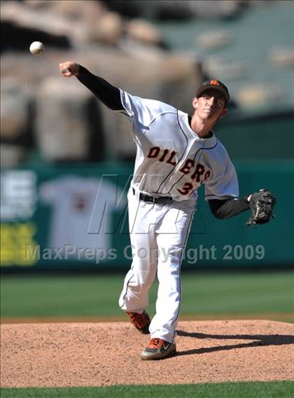 Thumbnail 2 in Huntington Beach vs. Crespi (CIF SS D2 Final) photogallery.