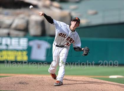Thumbnail 3 in Huntington Beach vs. Crespi (CIF SS D2 Final) photogallery.