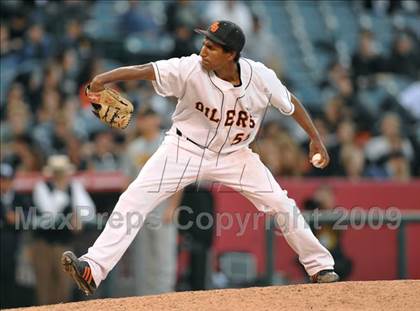 Thumbnail 2 in Huntington Beach vs. Crespi (CIF SS D2 Final) photogallery.