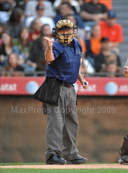 Thumbnail 3 in Huntington Beach vs. Crespi (CIF SS D2 Final) photogallery.