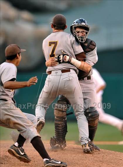 Thumbnail 3 in Huntington Beach vs. Crespi (CIF SS D2 Final) photogallery.