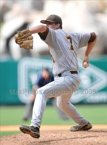 Thumbnail 3 in Huntington Beach vs. Crespi (CIF SS D2 Final) photogallery.