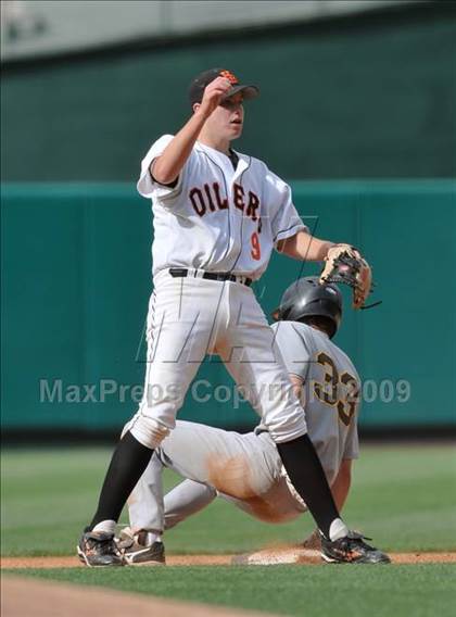 Thumbnail 3 in Huntington Beach vs. Crespi (CIF SS D2 Final) photogallery.