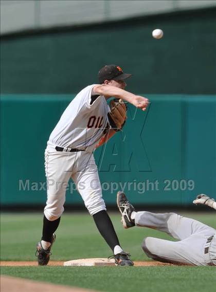 Thumbnail 2 in Huntington Beach vs. Crespi (CIF SS D2 Final) photogallery.