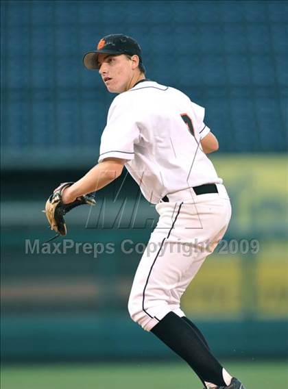 Thumbnail 3 in Huntington Beach vs. Crespi (CIF SS D2 Final) photogallery.