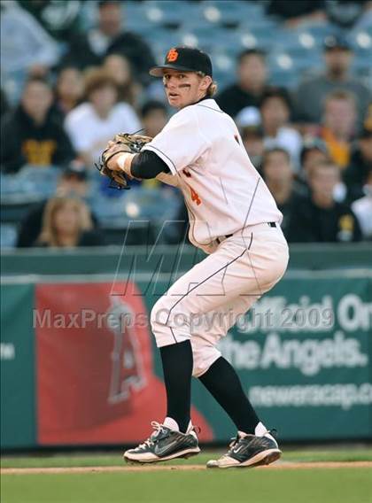 Thumbnail 3 in Huntington Beach vs. Crespi (CIF SS D2 Final) photogallery.