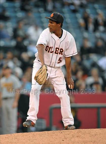 Thumbnail 3 in Huntington Beach vs. Crespi (CIF SS D2 Final) photogallery.