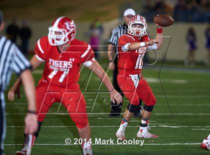 Thumbnail 3 in Mart vs. Hico (UIL 2A D1 Quarterfinal) photogallery.