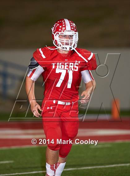 Thumbnail 2 in Mart vs. Hico (UIL 2A D1 Quarterfinal) photogallery.
