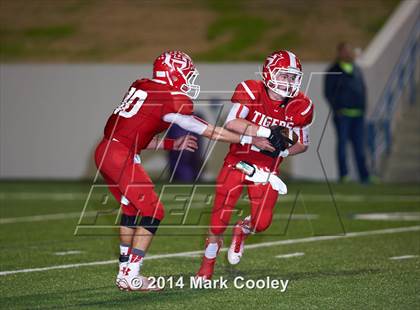 Thumbnail 3 in Mart vs. Hico (UIL 2A D1 Quarterfinal) photogallery.