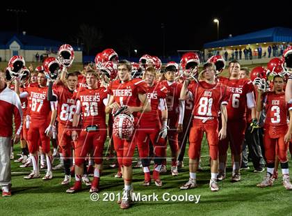 Thumbnail 3 in Mart vs. Hico (UIL 2A D1 Quarterfinal) photogallery.