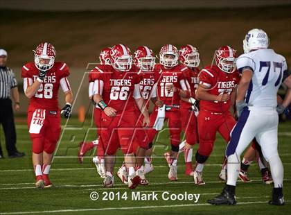 Thumbnail 2 in Mart vs. Hico (UIL 2A D1 Quarterfinal) photogallery.