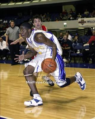 Thumbnail 2 in Fullerton vs. Verbum Dei (Nike Extravaganza) photogallery.