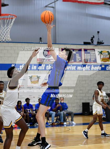 Thumbnail 2 in Southeast vs Winter Haven (Sunbash Tournament) photogallery.