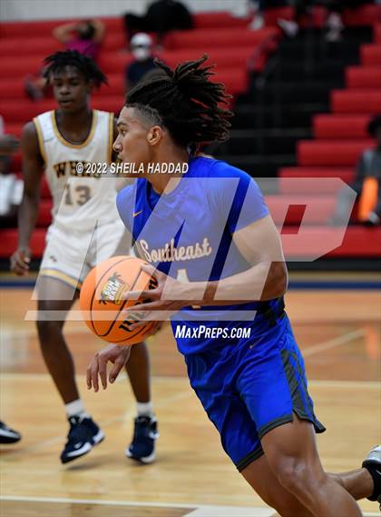 Thumbnail 3 in Southeast vs Winter Haven (Sunbash Tournament) photogallery.