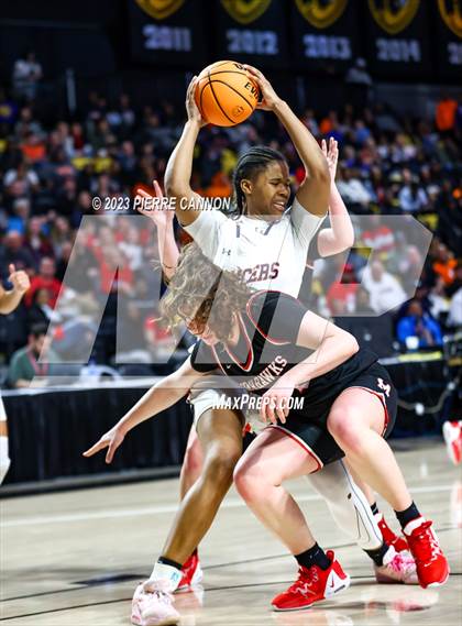 Thumbnail 3 in James Madison vs Manchester (VHSL Class 6 State Final) photogallery.