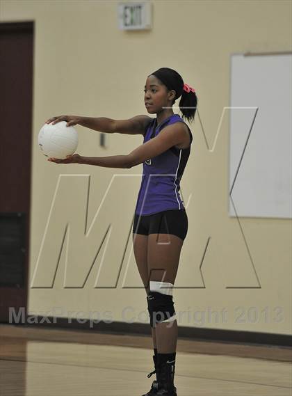 Thumbnail 3 in Mesa Ridge @ Valor Christian  (CHSAA 4A Region 12) photogallery.