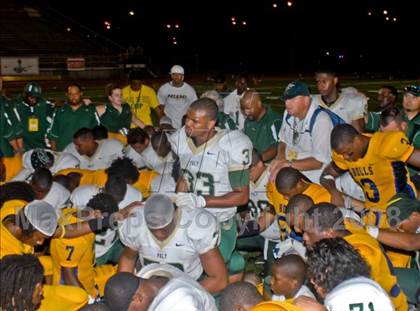 Thumbnail 1 in Northwestern vs. Poly (Miami Kickoff Classic) photogallery.