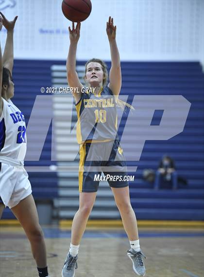 Thumbnail 1 in Sullivan Central @ Unicoi County photogallery.