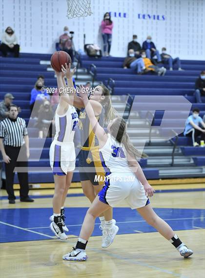 Thumbnail 1 in Sullivan Central @ Unicoi County photogallery.