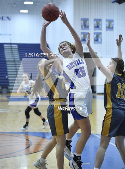 Thumbnail 1 in Sullivan Central @ Unicoi County photogallery.