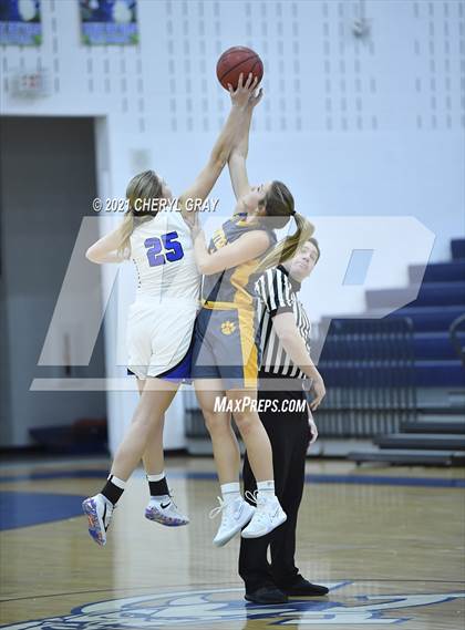 Thumbnail 1 in Sullivan Central @ Unicoi County photogallery.