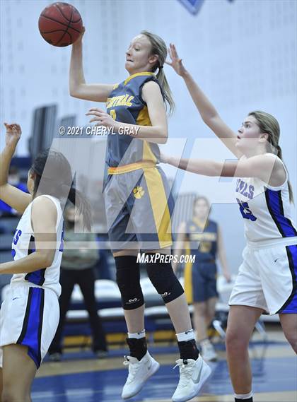 Thumbnail 3 in Sullivan Central @ Unicoi County photogallery.