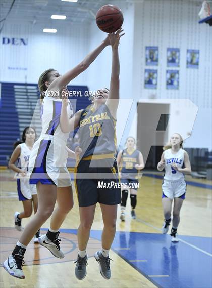 Thumbnail 2 in Sullivan Central @ Unicoi County photogallery.