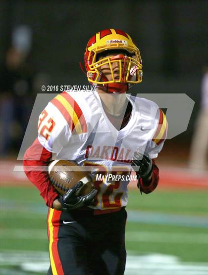 Thumbnail 1 in Bishop's vs. Oakdale (CIF State Division 3A Final) photogallery.