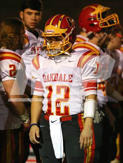 Thumbnail 1 in Bishop's vs. Oakdale (CIF State Division 3A Final) photogallery.