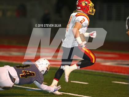 Thumbnail 2 in Bishop's vs. Oakdale (CIF State Division 3A Final) photogallery.