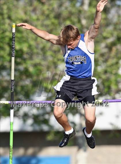 Thumbnail 1 in Titan Top 9 Invitational (Boys Pole Vault) photogallery.