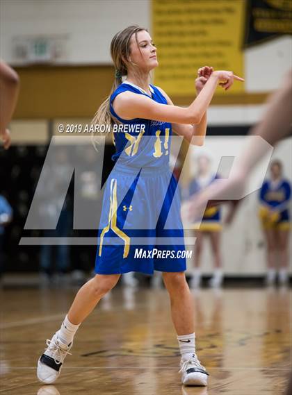 Thumbnail 2 in Lakeside vs. Hot Springs photogallery.