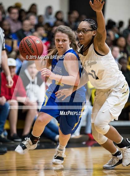 Thumbnail 1 in Lakeside vs. Hot Springs photogallery.