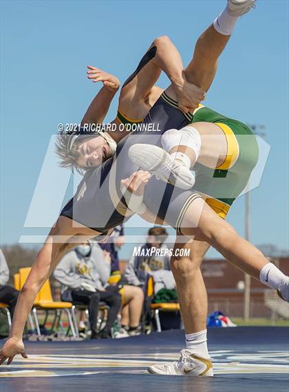 Thumbnail 2 in Red Bank Catholic vs Point Pleasant Boro photogallery.