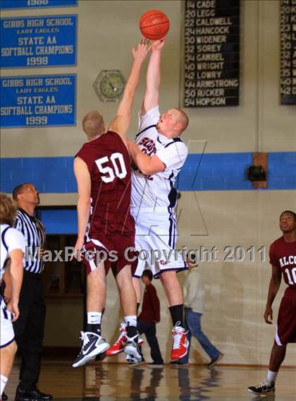 Thumbnail 1 in South-Doyle vs Alcoa (Kroger Thanksgiving Classic) photogallery.