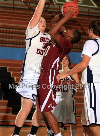 Thumbnail 3 in South-Doyle vs Alcoa (Kroger Thanksgiving Classic) photogallery.