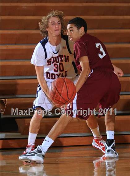 Thumbnail 2 in South-Doyle vs Alcoa (Kroger Thanksgiving Classic) photogallery.