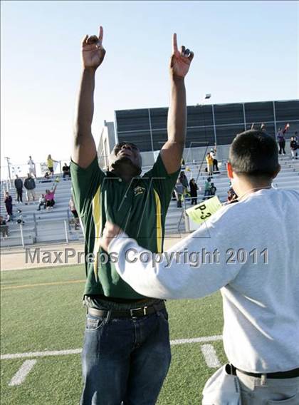 Thumbnail 2 in Community Harvest vs. Animo Robinson (LACS 8 Man Final) photogallery.