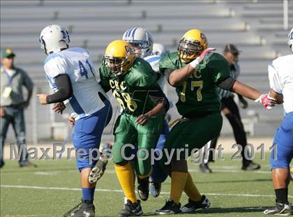 Thumbnail 2 in Community Harvest vs. Animo Robinson (LACS 8 Man Final) photogallery.