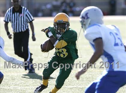 Thumbnail 3 in Community Harvest vs. Animo Robinson (LACS 8 Man Final) photogallery.