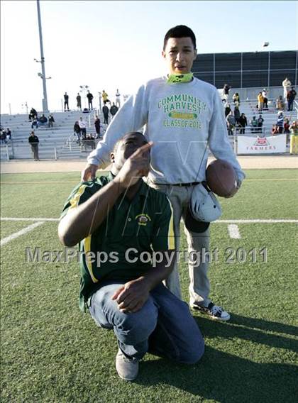 Thumbnail 3 in Community Harvest vs. Animo Robinson (LACS 8 Man Final) photogallery.