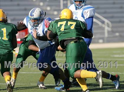 Thumbnail 2 in Community Harvest vs. Animo Robinson (LACS 8 Man Final) photogallery.
