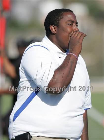 Thumbnail 2 in Community Harvest vs. Animo Robinson (LACS 8 Man Final) photogallery.
