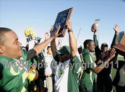 Thumbnail 2 in Community Harvest vs. Animo Robinson (LACS 8 Man Final) photogallery.