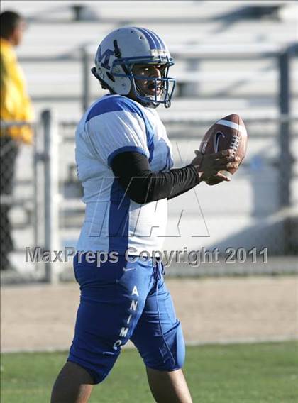 Thumbnail 3 in Community Harvest vs. Animo Robinson (LACS 8 Man Final) photogallery.