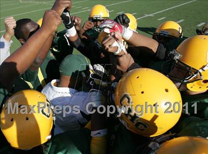 Thumbnail 3 in Community Harvest vs. Animo Robinson (LACS 8 Man Final) photogallery.