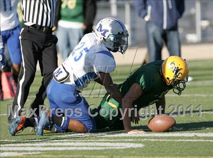 Thumbnail 3 in Community Harvest vs. Animo Robinson (LACS 8 Man Final) photogallery.