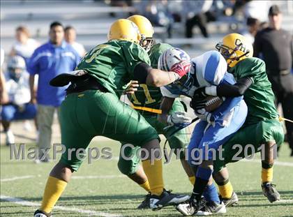 Thumbnail 3 in Community Harvest vs. Animo Robinson (LACS 8 Man Final) photogallery.