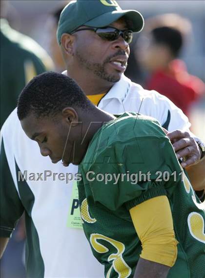 Thumbnail 3 in Community Harvest vs. Animo Robinson (LACS 8 Man Final) photogallery.